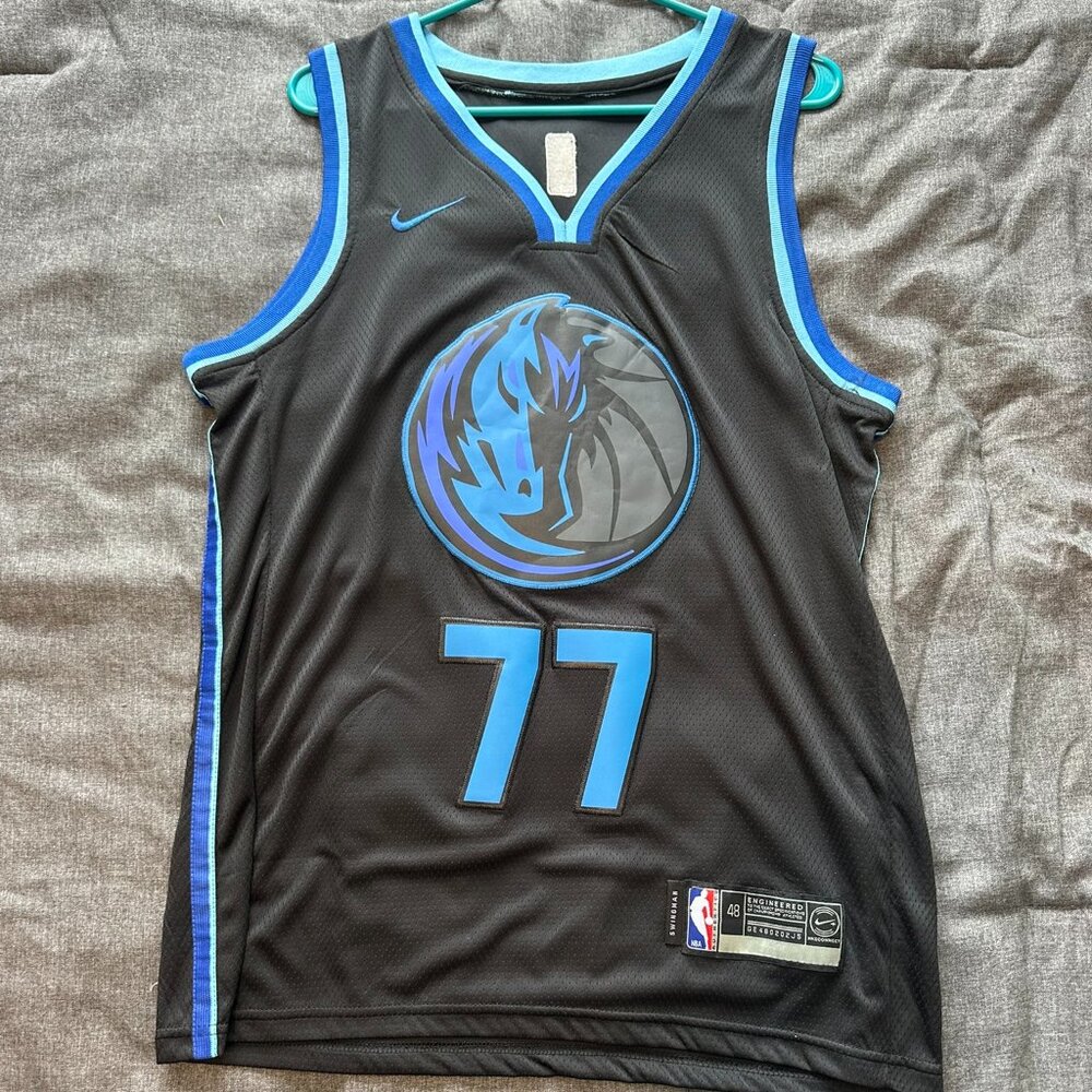 Nike Luka Doncic Dallas Mavericks Jersey- Medium